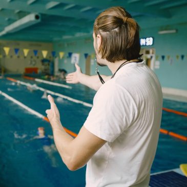 Jaki powinien być instruktor pływania?